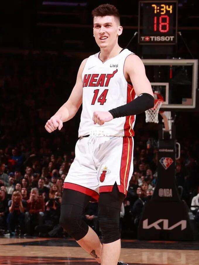 牙利防线的 牙利防线的